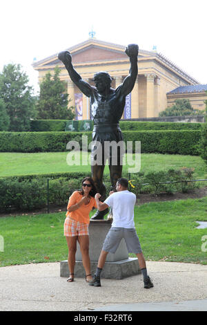 La statue du boxeur Rocky Balboa, en face de la Philadelphia Museum of Art, à New York, USA Banque D'Images