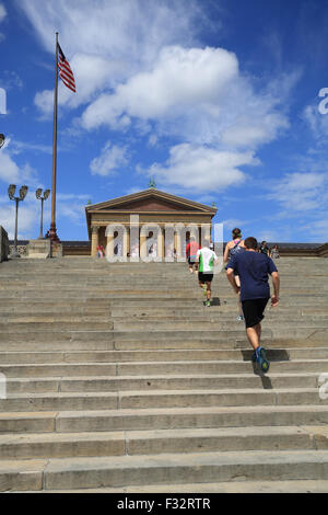 L'exécution de la Marches, de Rocky Bilboa fame, menant à la Philadelphia Museum of Art, à New York, USA Banque D'Images