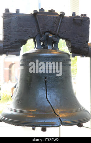 Le craquelé, 1-ton symbole de l'indépendance américaine, la Liberty Bell, à Philadelphie, Pennsylvanie, USA Banque D'Images