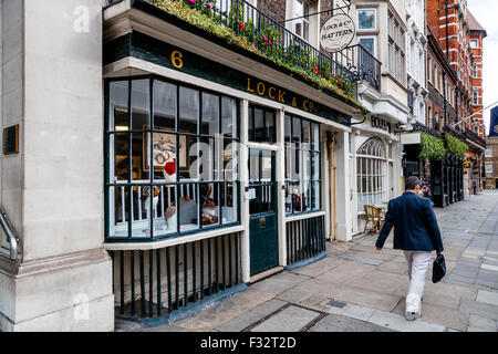 Lock & Co, chapeliers, St James Street, London, UK Banque D'Images