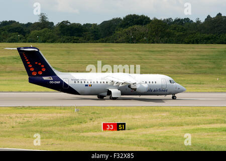 Brussels Airlines Avro RJ100 (OO-RJE) à l'aéroport de Birmingham, UK Banque D'Images