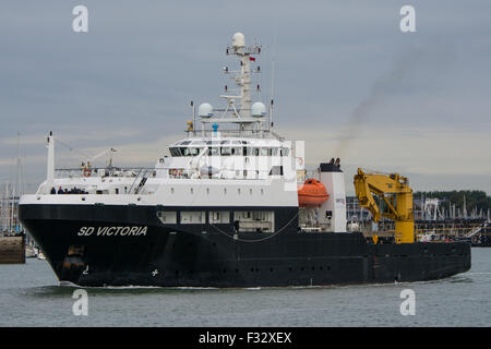 La Serco Services maritimes (Marine marchande) Navire de soutien Global MOD habités Victoria SD à Portsmouth, Royaume-Uni le 4 septembre 2015. Banque D'Images