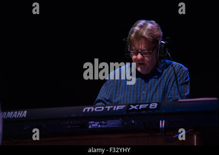 LINCOLN, CA - le 25 septembre : Pat effectue la bobine avec Michael McDonald sur scène à Thunder Valley Casino Resort dans la région de Lincoln, Cali Banque D'Images