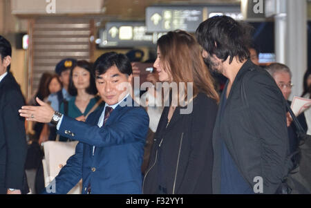 Chiba, Japon. 28 Sep, 2015. Keanu Reeves, le 28 septembre 2015, Tokyo, Japon : acteur Keanu Reeves arrive à l'Aéroport International de Narita à Tokyo, Japon le 28 septembre 2015. Il était accompagné d'une compagne répandu pour être la star de la nouvelle petite amie. Reeves est au Japon pour la première de son nouveau film, John Wick. Credit : AFLO Co.,Ltd/Alamy Live News Banque D'Images