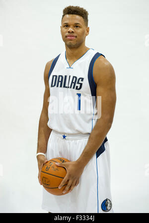 Dallas, TX, USA. 28 Sep, 2015. Le 28 septembre 2015 : Dallas Mavericks guard Justin Anderson # 1 pose au cours de la Journée des médias des Dallas Mavericks a tenu à l'American Airlines Center de Dallas, TX : Cal Crédit Sport Media/Alamy Live News Banque D'Images