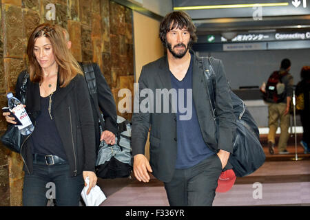 Chiba, Japon. 28 Sep, 2015. L'acteur Keanu Reeves est perçu à l'arrivée à l'Aéroport International de Narita à Tokyo, Japon le 28 septembre 2015/photo : dpa Crédit alliance photo alliance/Alamy Live News Banque D'Images