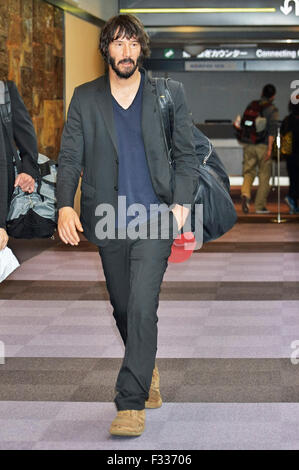 Chiba, Japon. 28 Sep, 2015. L'acteur Keanu Reeves est perçu à l'arrivée à l'Aéroport International de Narita à Tokyo, Japon le 28 septembre 2015/photo : dpa Crédit alliance photo alliance/Alamy Live News Banque D'Images