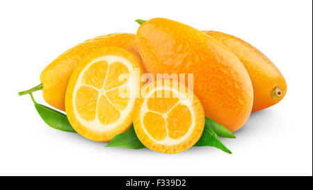 Kumquates frais isolated on white Banque D'Images