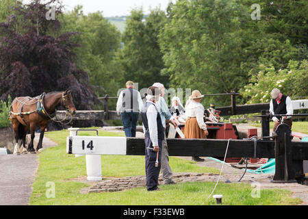 Bateau de remorquage de chevaux Anglais Europe Angleterre charbon étroit Banque D'Images