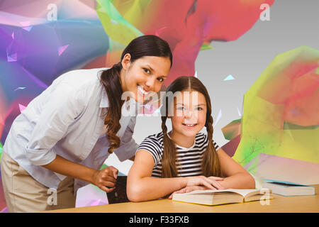 Image composite de l'enseignante et Little girl in library Banque D'Images