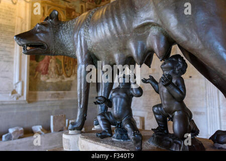 Rome. L'Italie. Les musées du Capitole. Louve allaitant les jumeaux Romulus et Remus. Banque D'Images