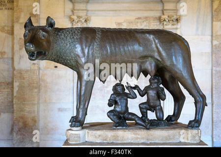 Rome. L'Italie. Les musées du Capitole. Louve allaitant les jumeaux Romulus et Remus. Banque D'Images