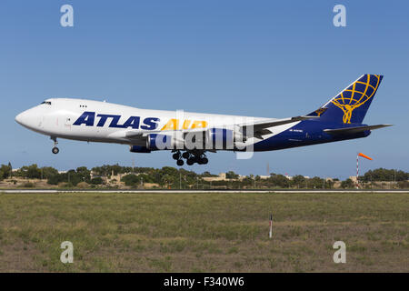 Atlas Air Inc. Boeing 747-400 F piste d'atterrissage 31. Banque D'Images