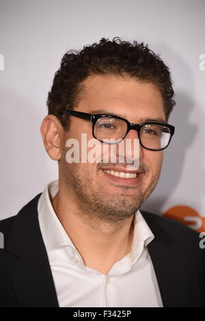 Cologne, Allemagne. 28 Sep, 2015. US réalisateur Sam Esmail arrive pour la présentation de 'Mr. Des robots à la 25e conférence de Cologne à Cologne, Allemagne, 28 septembre 2015. Le Plat et independent film festival se déroule du 25 septembre au 1 octobre. PHOTO : HORST GALUSCHKA /DPA - PAS DE SERVICE DE FIL - © dpa/Alamy Live News Banque D'Images