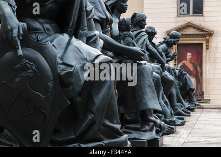 En dehors de la statues Musée d'Orsay, Paris, France Banque D'Images