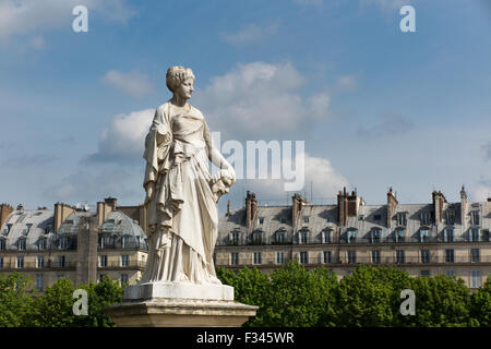 Statue dans le Jardin des Tuileries, Paris, France Banque D'Images