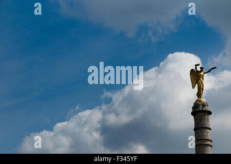 Statue sur la colonne, à la place de la Bastille, Paris, France Banque D'Images