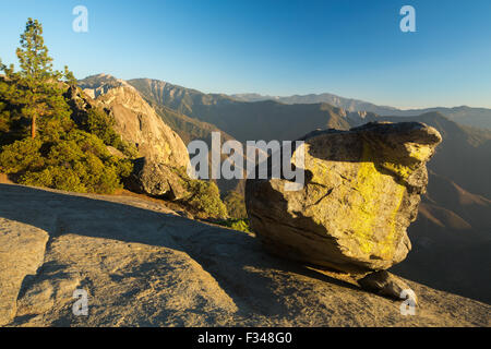 Hanging Rock, Sequoia National Park, California, USA Banque D'Images