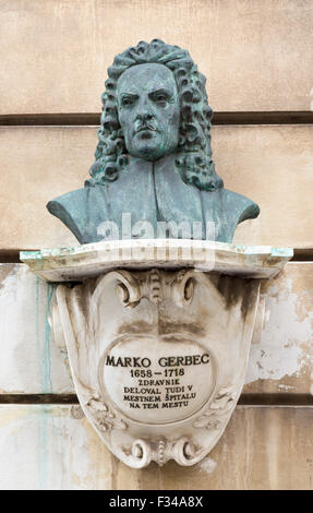 Ljubljana, Slovénie. Buste à l'extérieur de la galerie Kresija de Marko Gerbec, 1658 - 1718, Carnolian médecin. Banque D'Images
