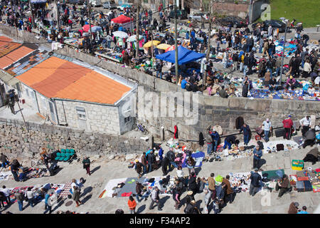 Marché aux Puces de Vandoma à Porto, Portugal, le portugais traditionnel Bazar samedi tous les articles de seconde main Banque D'Images