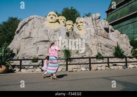 Billund, Danemark -23 août 2015 - Monument commémoratif national, modèle Mount Rushmore fabriqué avec des pièces lego dans le parc d'attractions Legoland. Banque D'Images