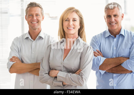 Smiling business people with arms crossed Banque D'Images