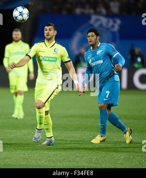 Saint-pétersbourg, Russie. Sep 29, 2015. Ligue des Champions de football. Zenit St Petersburg et KAA Gent. Mitrovic Stefan de KAA Gent et Hulk de FC Zenit : Action Crédit Plus Sport/Alamy Live News Banque D'Images