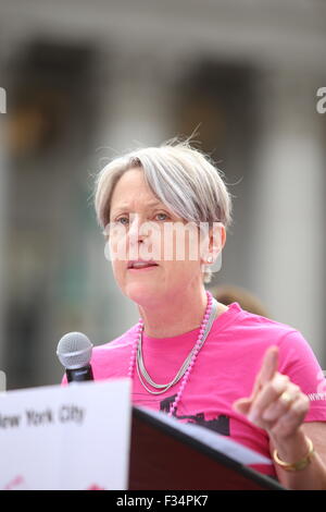 New York City, United States. Sep 29, 2015. Président du conseil d'administration Diane Max parle. Les militants et administrateurs de la planification familiale, NYC, réunis à Foley Square le long de NYC première dame Chirlane McCray et représentants élus de démontrer l'appui à l'organisation. Credit : Andy Katz/Pacific Press/Alamy Live News Banque D'Images