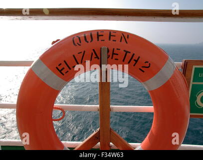 AJAXNETPHOTO - OCT 2006. - Bateau de Croisière - QE2 - anneau de vie. PHOTO:JONATHAN EASTLAND/AJAX REF:P61410 8901 Banque D'Images