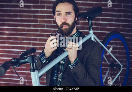 Portrait d'homme intelligent avec location pipe Banque D'Images