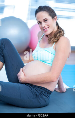 Portrait of pregnant woman in gym Banque D'Images