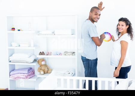 Portrait of young couple avec diagramme de couleurs Banque D'Images