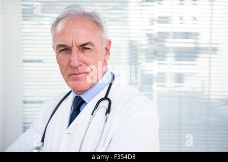 Portrait of serious doctor with stethoscope Banque D'Images