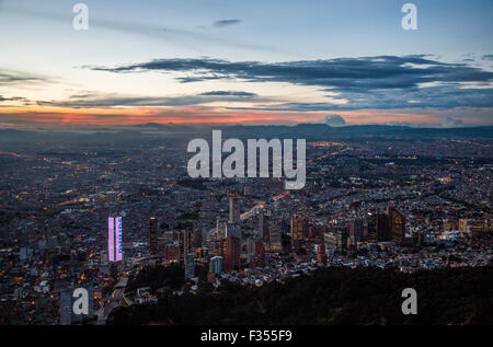 Le centre-ville de Bogota, Colombie, du Mont Monserrate. Banque D'Images