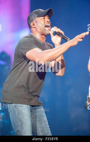 Aug 28, 2015 - Raleigh, Caroline du Nord), USA - Musicien KAREMERA effectue vivre comme comme sa tournée 2015 rend un arrêt à Walnut Creek Amphitheatre situé à Raleigh. Copyright 2015 Jason Moore. © Jason Moore/ZUMA/Alamy Fil Live News Banque D'Images
