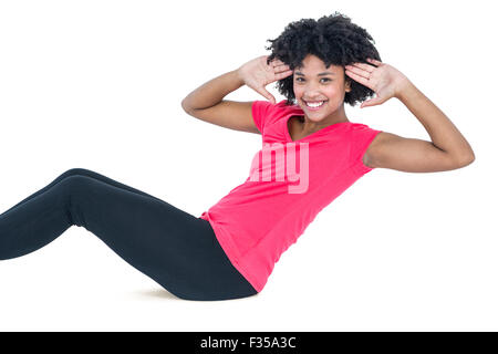 Portrait of young woman doing sit ups Banque D'Images