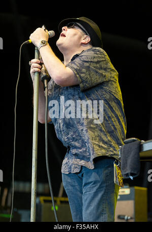 Sep 13, 2015 - Raleigh, Caroline du Nord), USA - Chanteur JOHN POPPER du band Blues Traveler il se produit dans le cadre de la G105 Shin Dig qui ont eu lieu à Walnut Creek Amphitheatre situé à Raleigh. Copyright 2015 Jason Moore. © Jason Moore/ZUMA/Alamy Fil Live News Banque D'Images