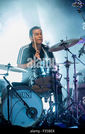 11 août 2015 - Cary, Caroline du Nord), USA - Le batteur JON MOSS du groupe Culture Club effectue vivre comme leur tour 2015 fait une halte à la Koka Booth Amphitheatre situé à Cary. Copyright 2015 Jason Moore. © Jason Moore/ZUMA/Alamy Fil Live News Banque D'Images