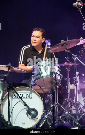 11 août 2015 - Cary, Caroline du Nord), USA - Le batteur JON MOSS du groupe Culture Club effectue vivre comme leur tour 2015 fait une halte à la Koka Booth Amphitheatre situé à Cary. Copyright 2015 Jason Moore. © Jason Moore/ZUMA/Alamy Fil Live News Banque D'Images