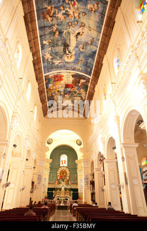 Intérieur de l'église St Mary, Negombo, Sri Lanka Banque D'Images