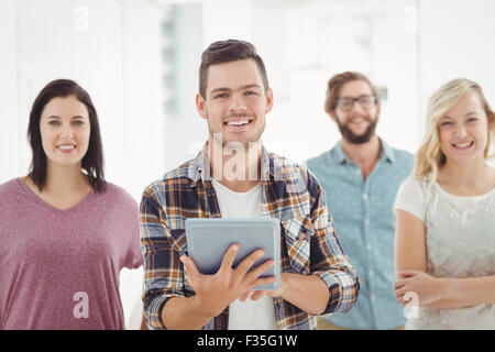 Portrait of smiling businessman holding digital tablet Banque D'Images