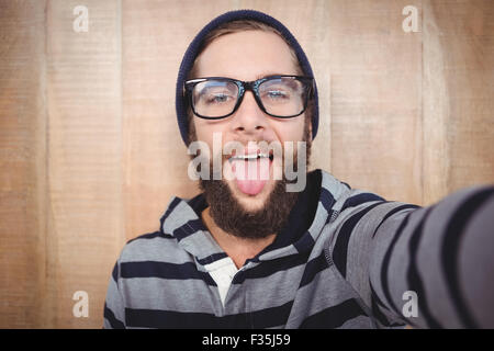 Portrait of happy hipster sticking out tongue Banque D'Images