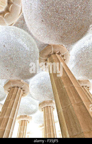 Le Parc Güell toit intérieur détail Gaudì building Banque D'Images