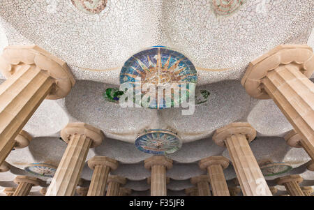 Le Parc Güell toit intérieur détail Gaudì building Banque D'Images