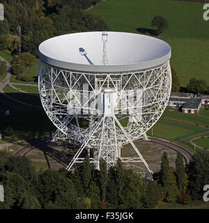 Vue aérienne de radiotélescope de Jodrell Bank, Cheshire, Royaume-Uni Banque D'Images