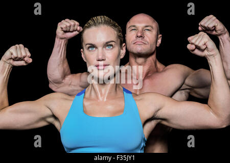 Strong muscular man and woman flexing muscles Banque D'Images