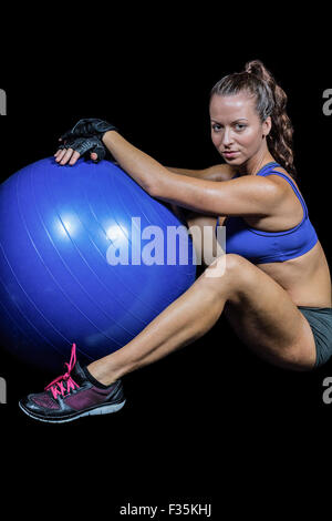 Sporty woman with exercise ball Banque D'Images