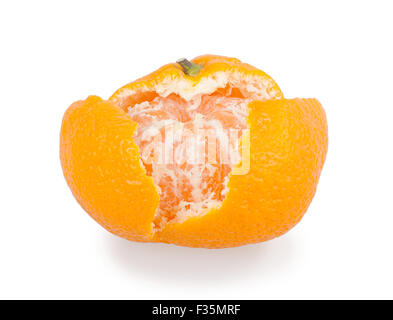 Peeled tangerine ou mandarin fruit isolé sur fond blanc Banque D'Images