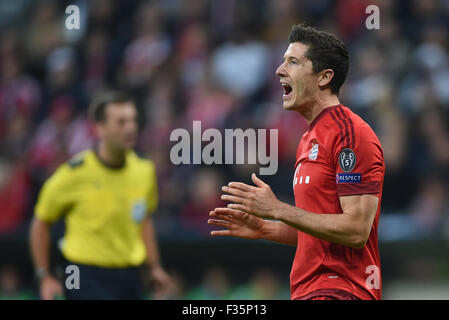 Munich, Allemagne. Sep 29, 2015. Munich, Allemagne. Sep 29, 2015. Munich's Robert Lewandowski réagit au cours de la Ligue des Champions Groupe F match Bayern Munich vs Dinamo Zagreb à Munich, Allemagne, 29 septembre 2015. Photo : Andreas Gebert/dpa/Alamy Live News Banque D'Images