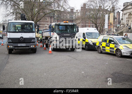 Transport for London's Task Force poids lourds mis en place un point de contrôle pour s'assurer que les poids lourds du véhicule à Londres sont conformes à la sécurité dema Banque D'Images